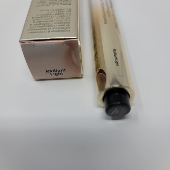 IT Cosmetics Perfect Lighting Radiant Touch Magic Wand Concealer Radiant Light - Picture 7 of 7